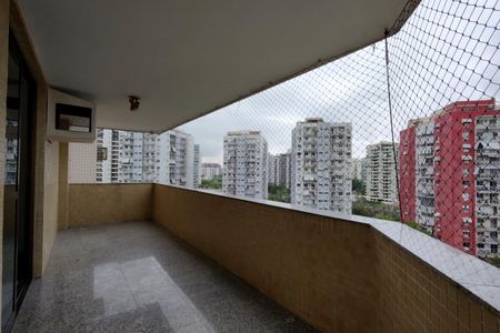 Apartamento à venda com 118m², 3 quartos e 2 vagas Apartamento à venda com 118m², 3 quartos e 2 vagasVaranda