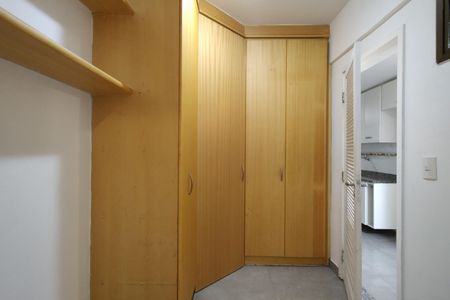 Apartamento à venda com 118m², 3 quartos e 2 vagas Apartamento à venda com 118m², 3 quartos e 2 vagasQuarto de Serviço