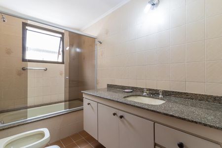 Apartamento à venda com 132m², 3 quartos e 2 vagasBanheiro da Suíte