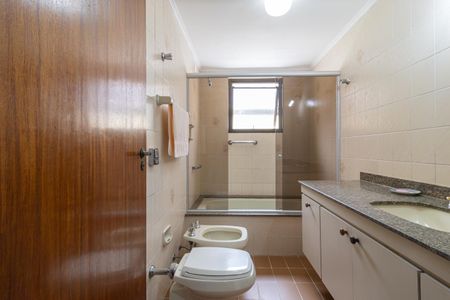 Apartamento à venda com 132m², 3 quartos e 2 vagasBanheiro da Suíte