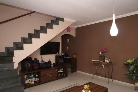 Casa à venda com 110m², 2 quartos e 2 vagasSala