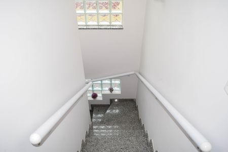 Casa à venda com 185m², 3 quartos e 5 vagasEscada