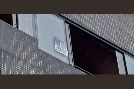 Apartamento à venda com 95m², 3 quartos e 3 vagasAdesivo