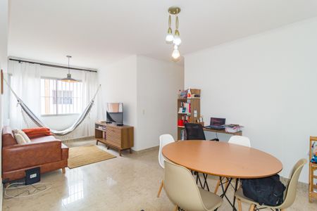 Apartamento à venda com 70m², 3 quartos e 1 vaga Apartamento à venda com 70m², 3 quartos e 1 vagaSala