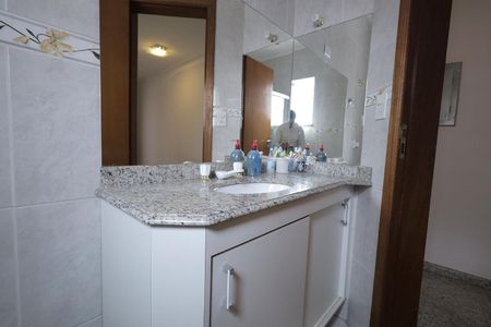 Casa à venda com 288m², 4 quartos e 5 vagasBanheiro Social