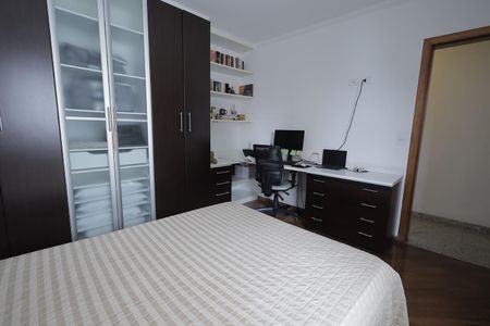 Casa à venda com 288m², 4 quartos e 5 vagasQuarto 1