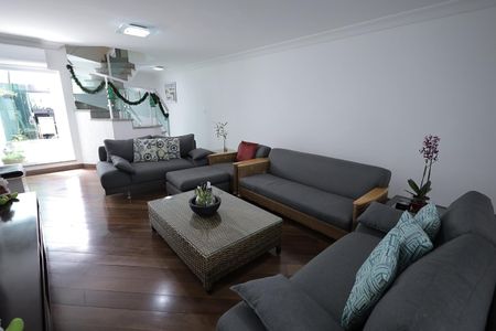 Casa à venda com 288m², 4 quartos e 5 vagasSala