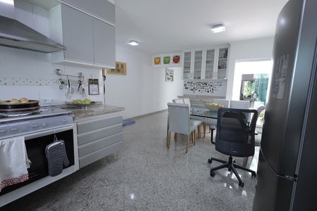 Casa à venda com 288m², 4 quartos e 5 vagasCozinha