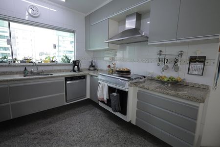 Casa à venda com 288m², 4 quartos e 5 vagasCozinha
