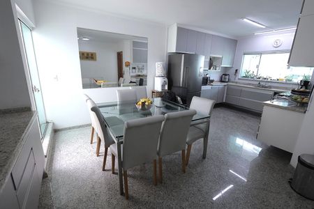 Casa à venda com 288m², 4 quartos e 5 vagasCopa