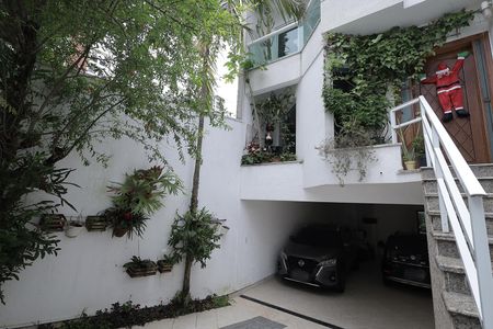 Casa à venda com 288m², 4 quartos e 5 vagasFachada