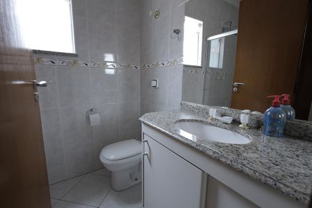 Casa à venda com 288m², 4 quartos e 5 vagasBanheiro Social