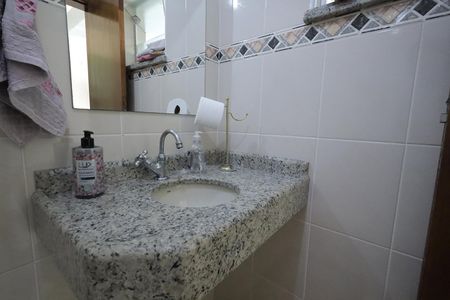 Casa à venda com 288m², 4 quartos e 5 vagasBanheiro de Serviço