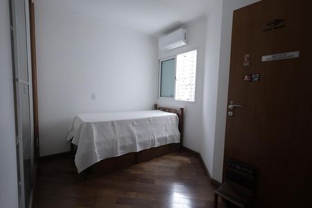 Casa à venda com 288m², 4 quartos e 5 vagasQuarto 2