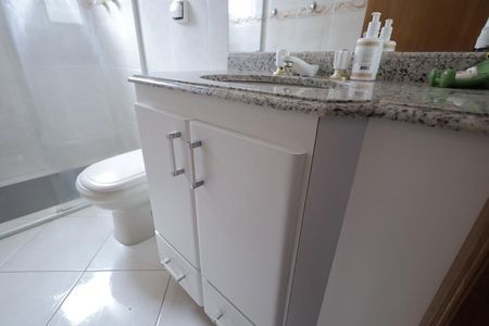 Casa à venda com 288m², 4 quartos e 5 vagasBanheiro da Suíte 1