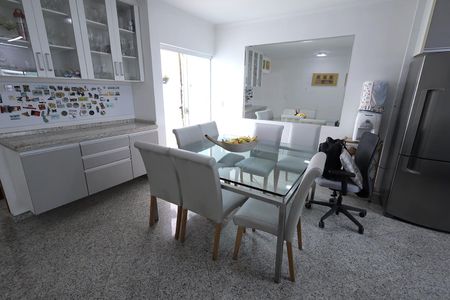 Casa à venda com 288m², 4 quartos e 5 vagasCopa