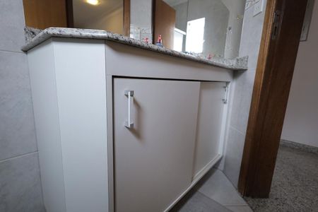 Casa à venda com 288m², 4 quartos e 5 vagasBanheiro Social