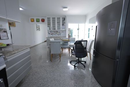 Casa à venda com 288m², 4 quartos e 5 vagasCozinha
