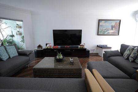 Casa à venda com 288m², 4 quartos e 5 vagasSala