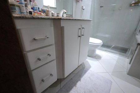 Casa à venda com 288m², 4 quartos e 5 vagasBanheiro da Suíte 2