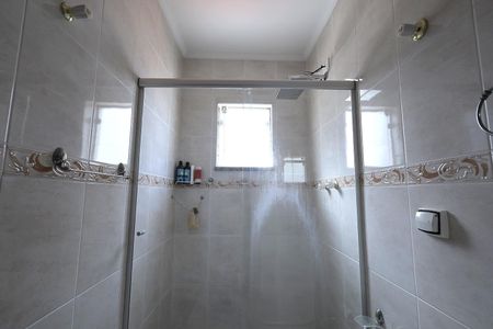 Casa à venda com 288m², 4 quartos e 5 vagasBanheiro da Suíte 1