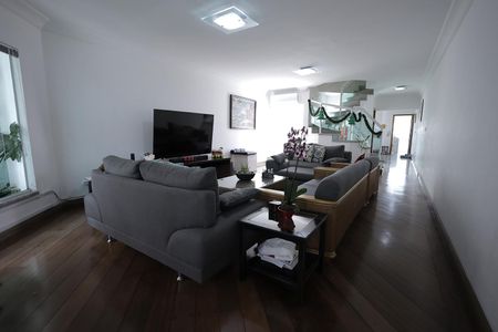 Casa à venda com 288m², 4 quartos e 5 vagasSala