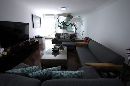 Casa à venda com 288m², 4 quartos e 5 vagasSala