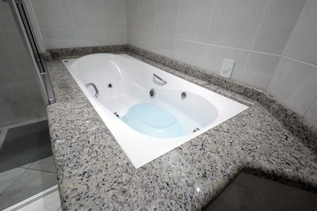 Casa à venda com 288m², 4 quartos e 5 vagasBanheiro da Suíte 2