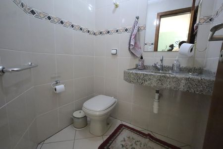 Casa à venda com 288m², 4 quartos e 5 vagasBanheiro de Serviço