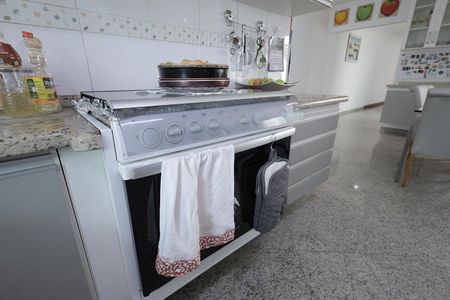 Casa à venda com 288m², 4 quartos e 5 vagasCozinha