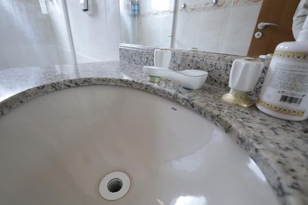 Casa à venda com 288m², 4 quartos e 5 vagasBanheiro da Suíte 1