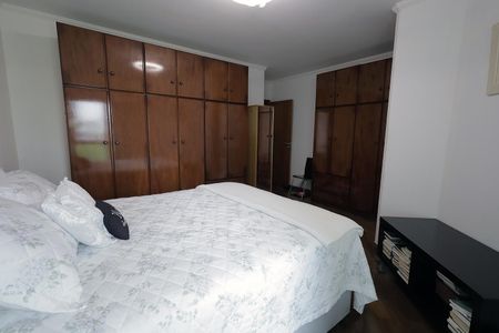 Casa à venda com 288m², 4 quartos e 5 vagasSuíte 2