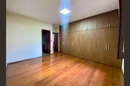 Casa para alugar com 453m², 4 quartos e 11 vagasQuarto