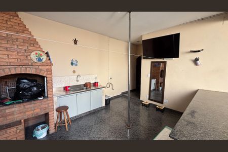 Casa à venda com 249m², 4 quartos e 3 vagas Casa à venda com 249m², 4 quartos e 3 vagasQuintal
