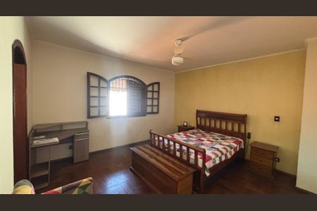 Casa à venda com 249m², 4 quartos e 3 vagas Casa à venda com 249m², 4 quartos e 3 vagasSuite