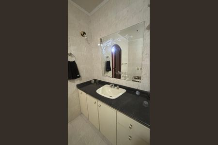 Casa à venda com 249m², 4 quartos e 3 vagas Casa à venda com 249m², 4 quartos e 3 vagasBanheiro da Suíte