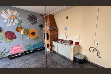 Casa à venda com 249m², 4 quartos e 3 vagas Casa à venda com 249m², 4 quartos e 3 vagasQuintal