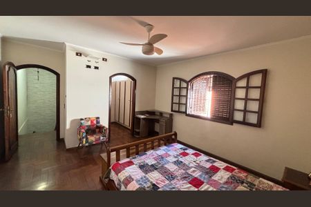 Suite de casa à venda com 4 quartos, 249m² em Jardim Monte Libano, Santo André