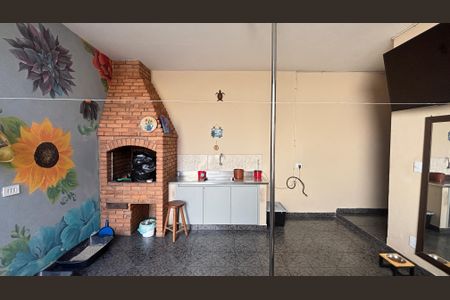 Casa à venda com 249m², 4 quartos e 3 vagas Casa à venda com 249m², 4 quartos e 3 vagasQuintal