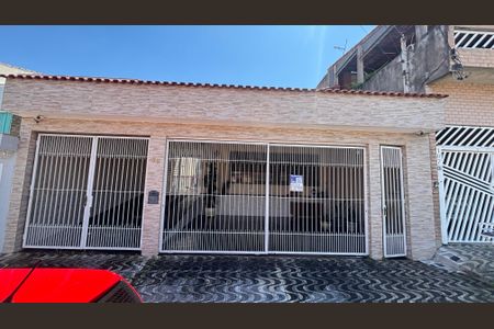 Casa à venda com 249m², 4 quartos e 3 vagas Casa à venda com 249m², 4 quartos e 3 vagasFachada