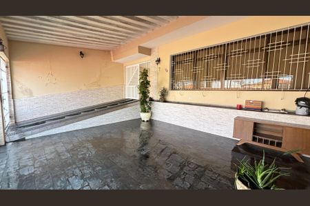 Casa à venda com 249m², 4 quartos e 3 vagas Casa à venda com 249m², 4 quartos e 3 vagasGaragem