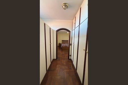 Casa à venda com 249m², 4 quartos e 3 vagas Casa à venda com 249m², 4 quartos e 3 vagasSuite Closet