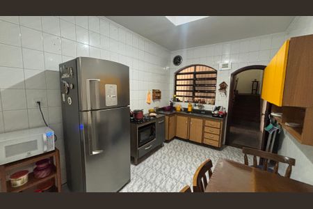 Casa à venda com 249m², 4 quartos e 3 vagas Casa à venda com 249m², 4 quartos e 3 vagasCozinha