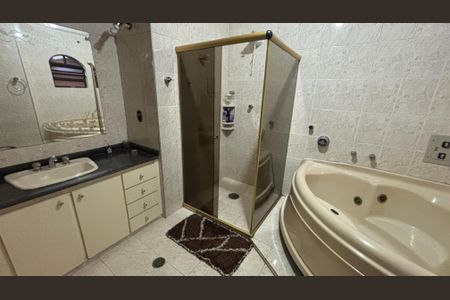 Casa à venda com 249m², 4 quartos e 3 vagas Casa à venda com 249m², 4 quartos e 3 vagasBanheiro da Suíte