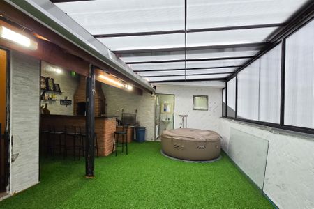 Casa à venda com 460m², 3 quartos e 4 vagas Casa à venda com 460m², 3 quartos e 4 vagasÁrea - Churrasqueira