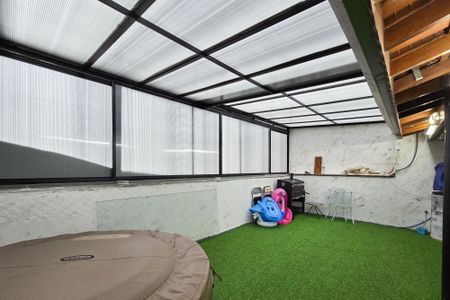 Casa à venda com 460m², 3 quartos e 4 vagas Casa à venda com 460m², 3 quartos e 4 vagasÁrea - Churrasqueira