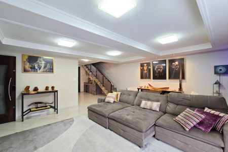 Casa à venda com 460m², 3 quartos e 4 vagas Casa à venda com 460m², 3 quartos e 4 vagasSala