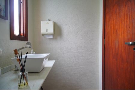 Casa para alugar com 251m², 4 quartos e 4 vagasLavabo