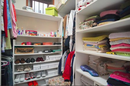 Casa para alugar com 251m², 4 quartos e 4 vagasCloset