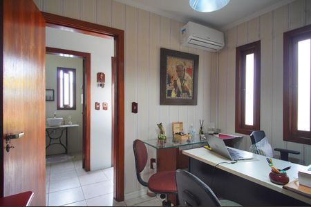 Casa para alugar com 251m², 4 quartos e 4 vagasEscritório